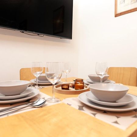 Beautiful 3 Bedroom Flat In Scott Ellis Gardens 런던 외부 사진