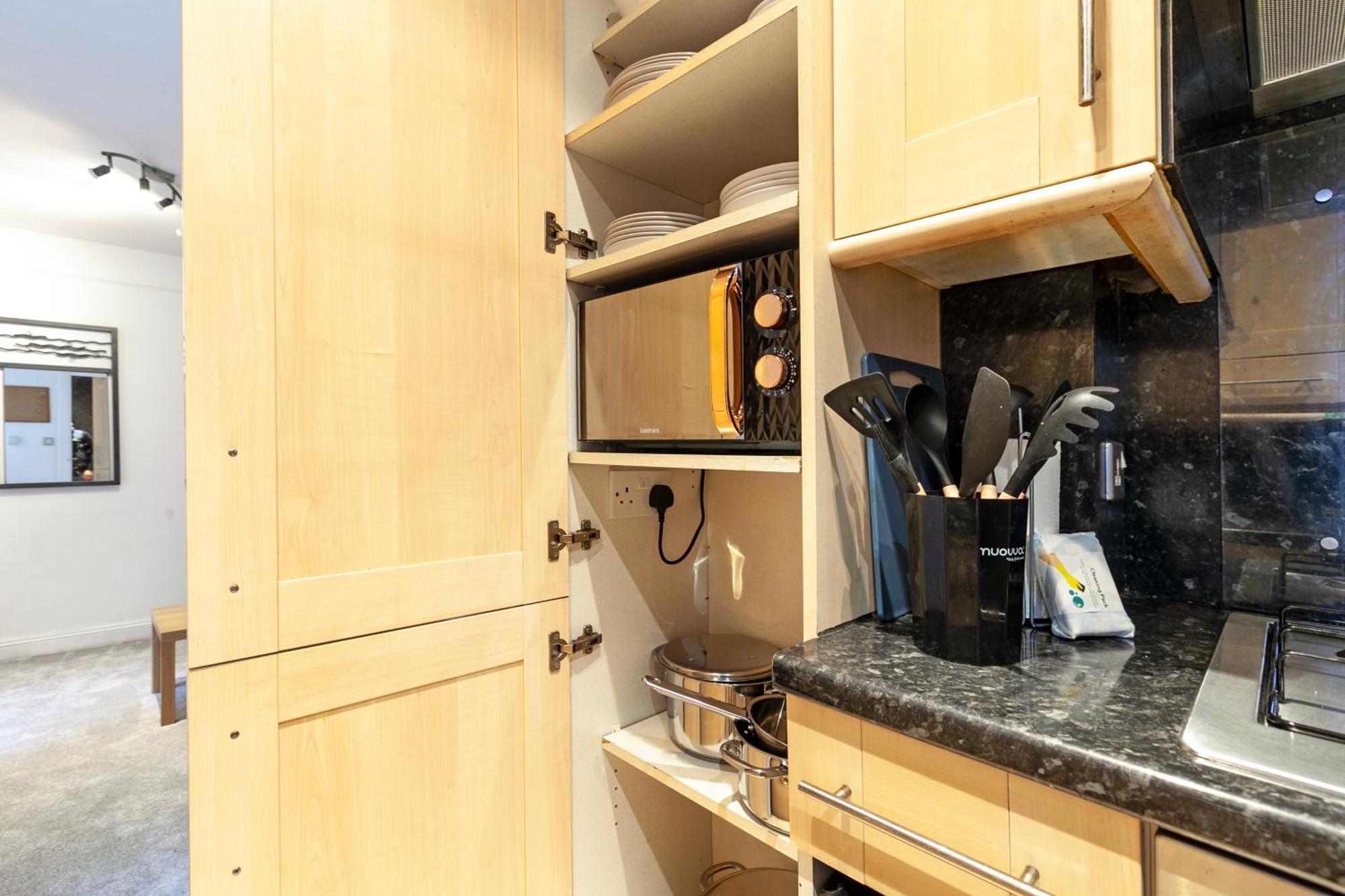 Beautiful 3 Bedroom Flat In Scott Ellis Gardens 런던 외부 사진